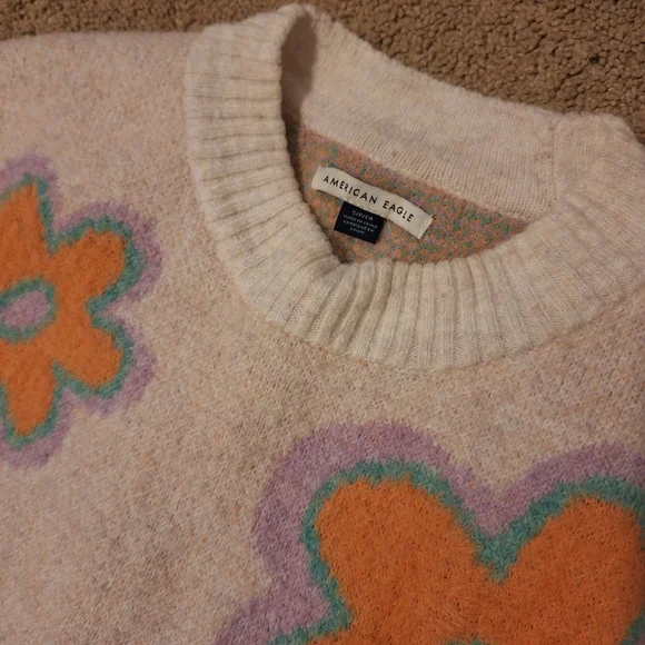 American Eagle Insanely Cozy Flower Power Sweater Crew neck Size Small - Picture 2 of 2